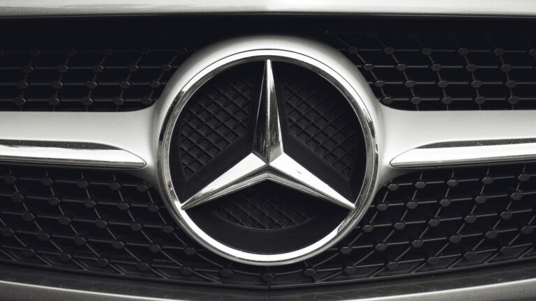 Daimler pays up over pollution tests