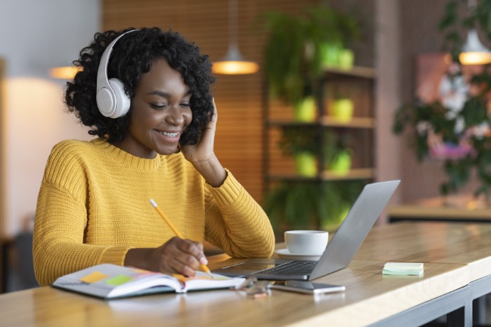 EY funding laptops for young people